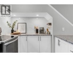 175 WELLINGTON Street - 9