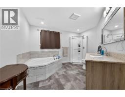 6 KINTYRE Court - 32
