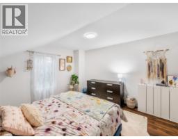 1349 QUEEN Street - 27