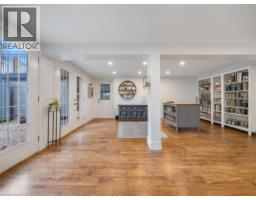 1349 QUEEN Street - 32