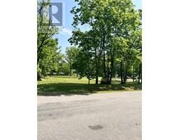 LOT 5 CENTRE Street S - 3