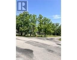 LOT 5 CENTRE Street S - 4