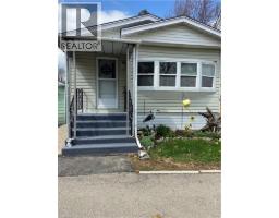 12 MACPHERSON Crescent - 1