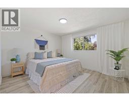 5 UXBRIDGE Crescent - 16