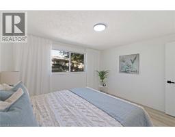 5 UXBRIDGE Crescent - 18