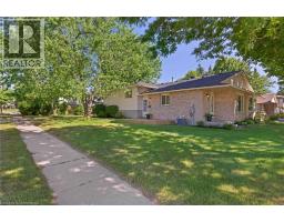5 UXBRIDGE Crescent - 2