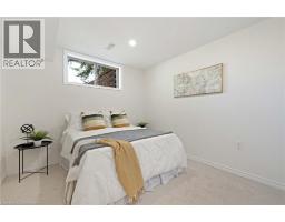 5 UXBRIDGE Crescent - 27