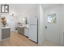 5 UXBRIDGE Crescent - 3