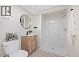 5 UXBRIDGE Crescent - 30
