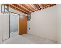 5 UXBRIDGE Crescent - 34