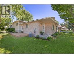 5 UXBRIDGE Crescent - 35