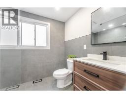20 ROSENEATH Crescent - 18