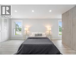 20 ROSENEATH Crescent - 21