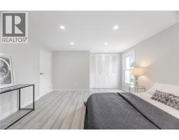 20 ROSENEATH Crescent - 22