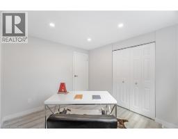 20 ROSENEATH Crescent - 30