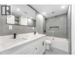 20 ROSENEATH Crescent - 31