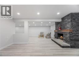 20 ROSENEATH Crescent - 40