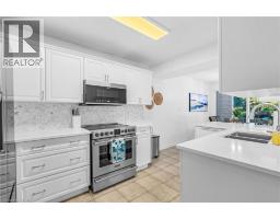 305 MAVERICK Street - 9