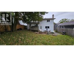 143 BROOKSIDE Crescent - 2
