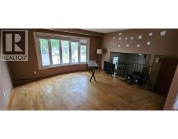 143 BROOKSIDE Crescent - 3