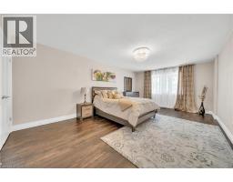 50 HORSESHOE Crescent - 30