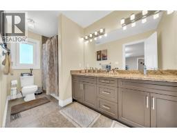 50 HORSESHOE Crescent - 32