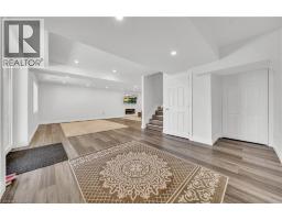 50 HORSESHOE Crescent - 36