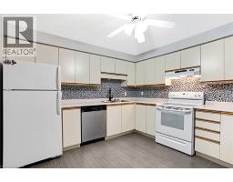 35 GREEN VALLEY Drive UnitNo. 902 - 17