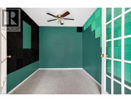 35 GREEN VALLEY Drive UnitNo. 902 - 23