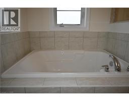 1 BEE Crescent - 34
