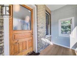 44 YOUNG Street E - 13
