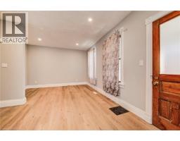 44 YOUNG Street E - 16