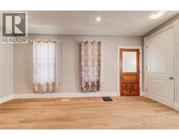 44 YOUNG Street E - 17