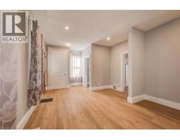 44 YOUNG Street E - 20