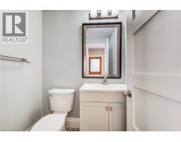 44 YOUNG Street E - 21