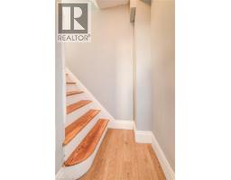 44 YOUNG Street E - 22