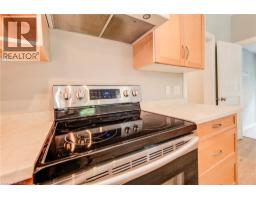 44 YOUNG Street E - 25