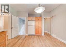 44 YOUNG Street E - 26