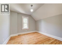 44 YOUNG Street E - 27