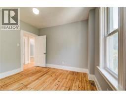 44 YOUNG Street E - 28
