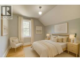 44 YOUNG Street E - 5