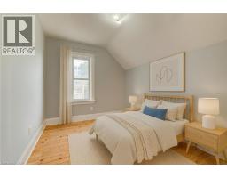 44 YOUNG Street E - 7