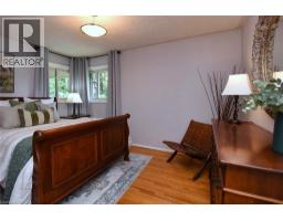 454 EVERGREEN Avenue - 25
