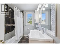 380 DUNDAS Street S - 14