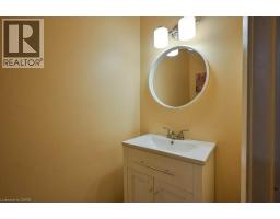130 KINGSWOOD Drive UnitNo. 33 - 8