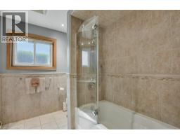 28 MEADOW Crescent - 11