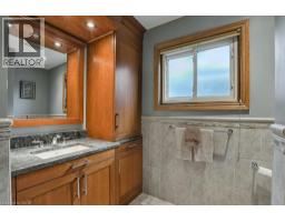 28 MEADOW Crescent - 12