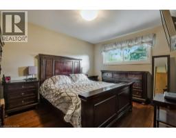 28 MEADOW Crescent - 13