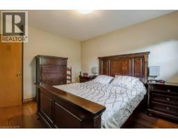 28 MEADOW Crescent - 14
