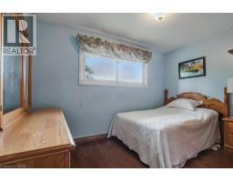28 MEADOW Crescent - 17